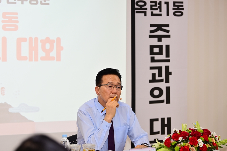 이재호 연수구청장이 17일 연수2동 행정복지센터를 마지막으로 2025년 구청장 동 행정복지센터 연두방문 일정을 성공적으로 마무리했다
